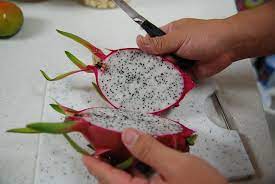 how to cut a dragon fruit