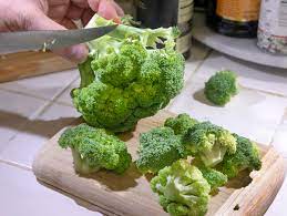 how to cut broccoli